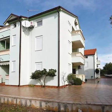 Beautiful In With Kitchen Apartment Srima